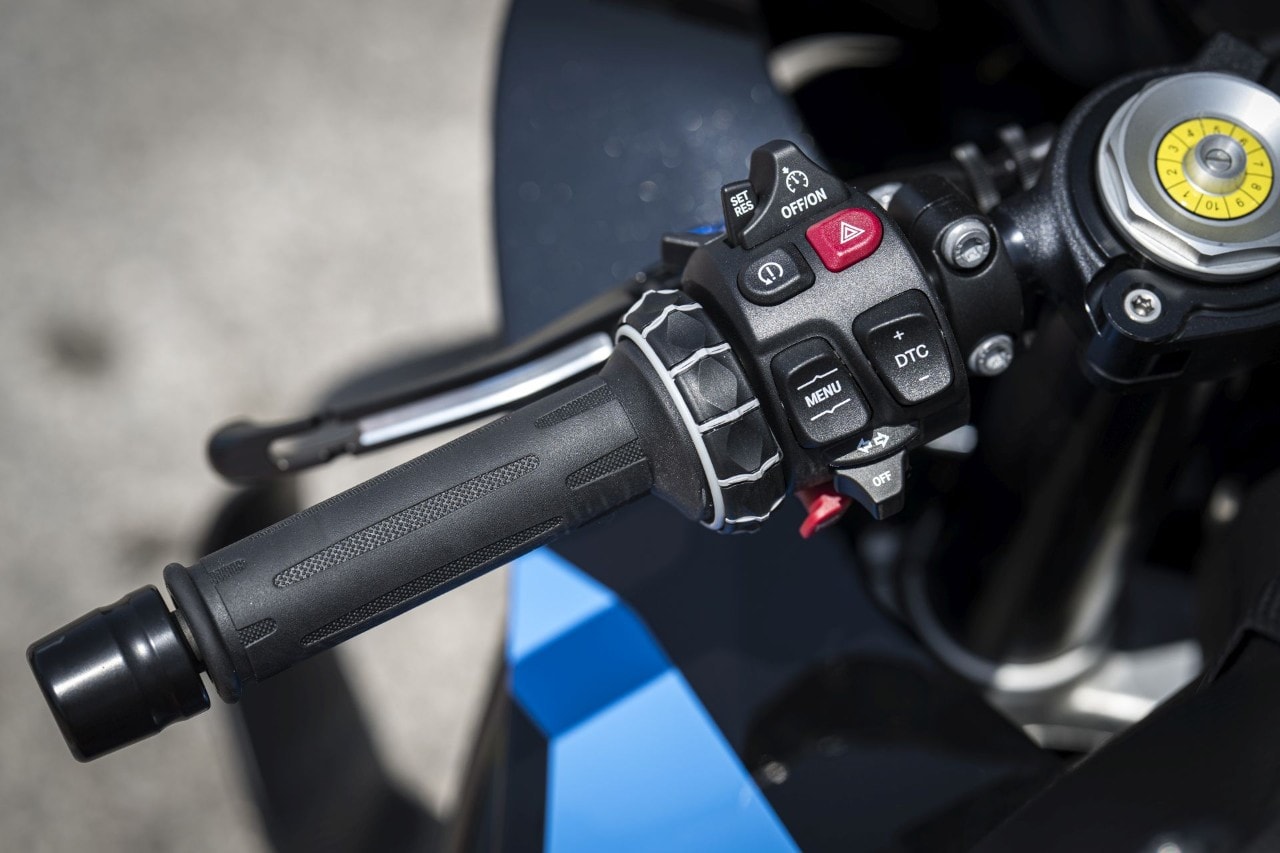 DueruoteTG #238 - Abbiamo guidato in pista la BMW che corre in SBK! 